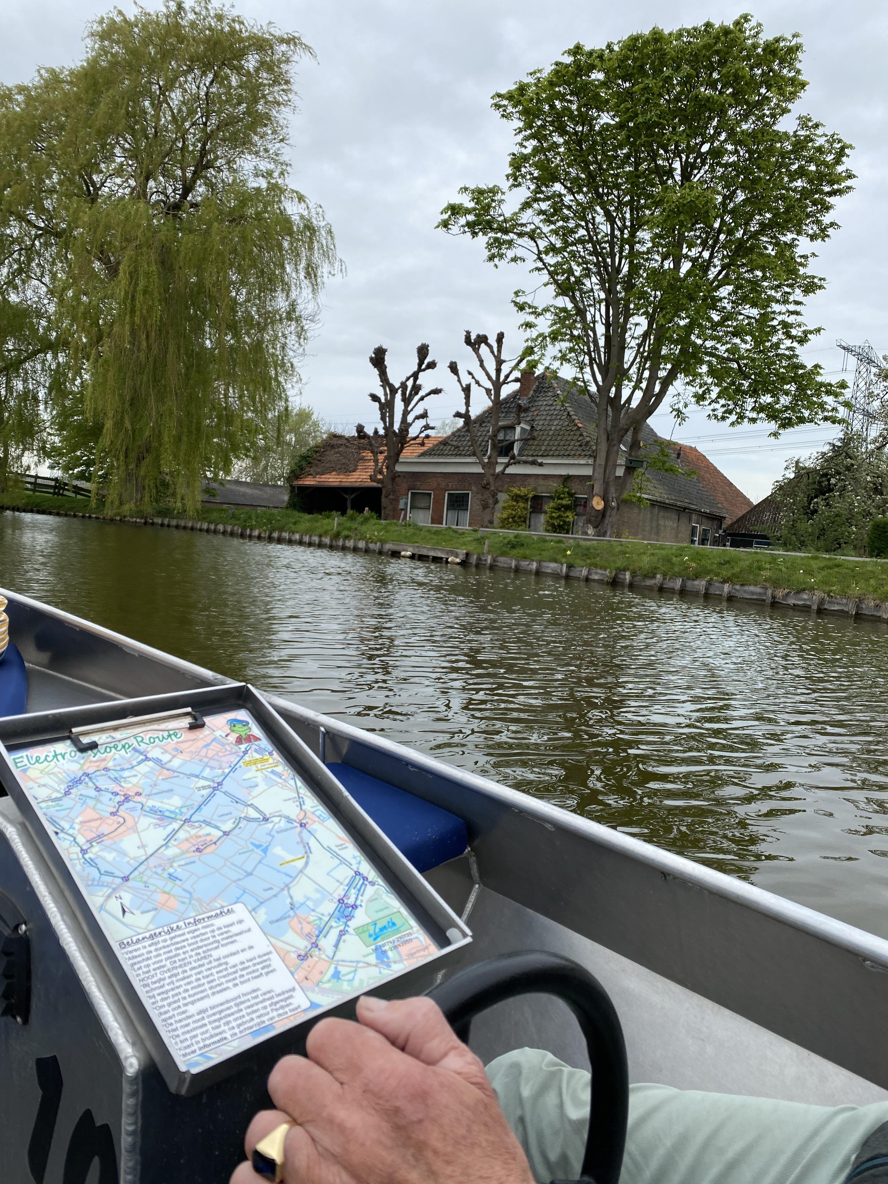 Fluisterboot varen door Annemiek van Adrichem